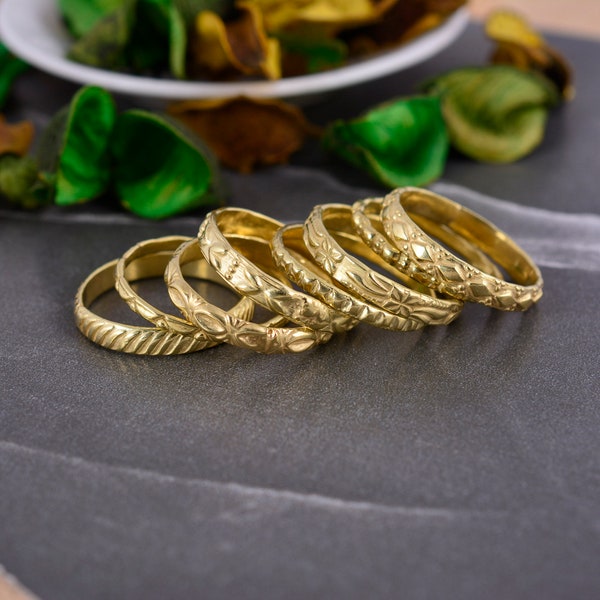 Set di anelli impilabili in oro // Set di 6 anelli impilabili in oro giallo // Anelli impilabili riempiti in oro 14K // Fasce lisce, twist e martellate