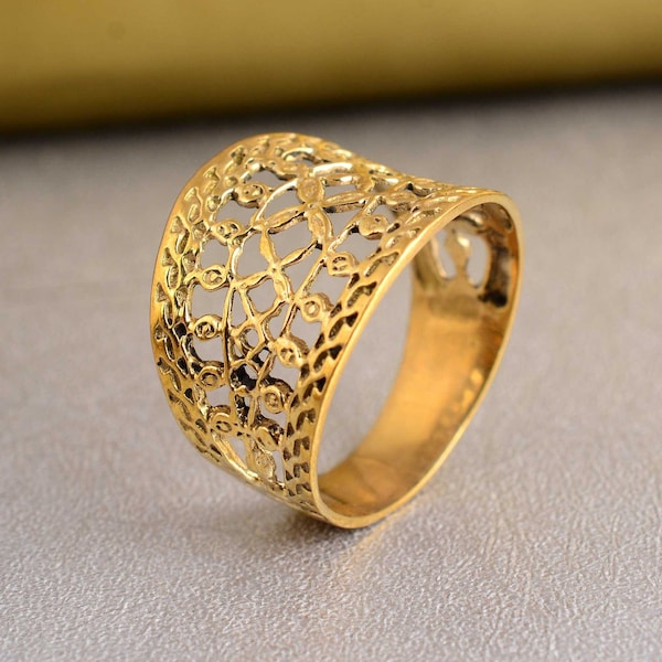 Spitze Ring. Gold Blumen Ring. Filigraner Ring. Filigraner Goldring. Zierlicher Goldring. Runder Ring. Geschenk für sie.