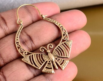 Pendientes de aro con mariposa bañados en oro de 18 quilates