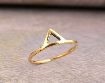 Zierlicher Gold Dreieck Ring: Geometrischer V Ring