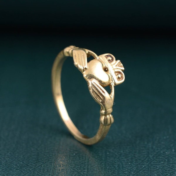 Gold Dainty Claddagh Celtic Irish Ring, Claddagh Ring, Minimalist, Heart Hand Ring, Friendship Ring, Love Ring, Gift For Her, Gold Ring