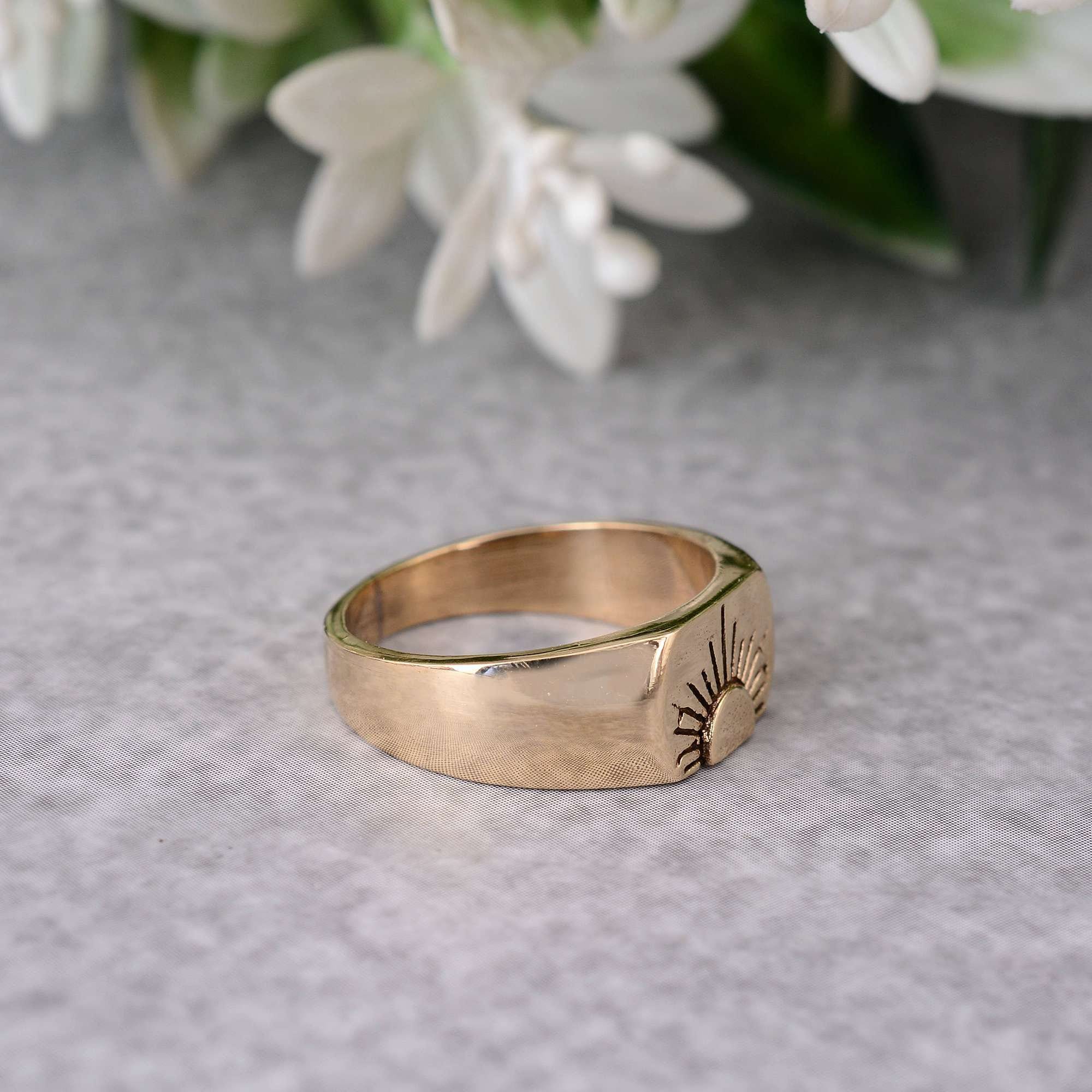 UK 9K ゴールド シグネットリング サンバースト ダイヤ 9金 17号 ゴールドシグネットサンリング：繊細なサンバーストのステートメント