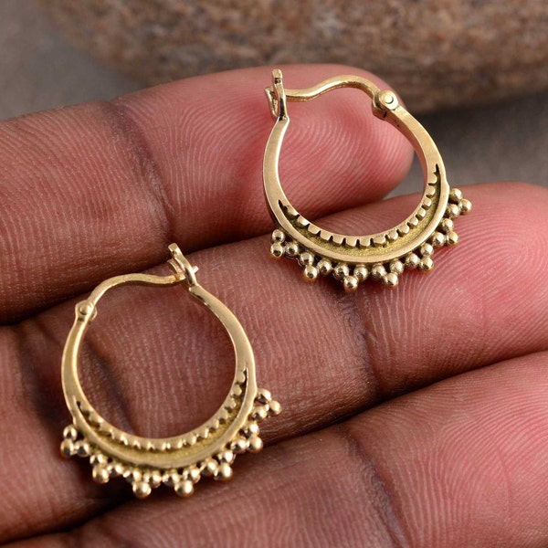 Boucles d’oreilles cerceaux tribaux Boho; Ethnique, Créoles minimalistes Mandala, boucles huggie, créoles dorées, cadeau femme, bagues bohème, boucles d'oreilles bohème