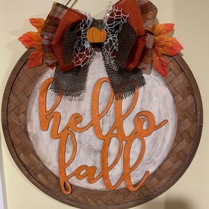 Colgador de puerta de Hello Fall, corona de puerta de madera de otoño, colgador de pared o puerta redonda de madera de Hello Fall