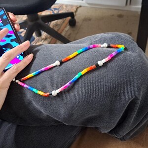 Cinturino per telefono con perline, cinturino per telefono fatto a mano, cinturino da polso per telefono, accessorio di moda, accessorio per telefono, accessorio tecnologico, accessorio colorato