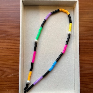 Cinturino per telefono con perline, cinturino per telefono fatto a mano, cinturino da polso per telefono, accessorio di moda, accessorio per telefono, accessorio tecnologico, accessorio colorato
