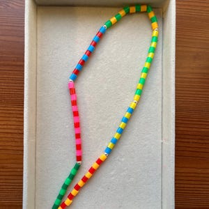 Cinturino per telefono con perline, cinturino per telefono fatto a mano, cinturino da polso per telefono, accessorio di moda, accessorio per telefono, accessorio tecnologico, accessorio colorato