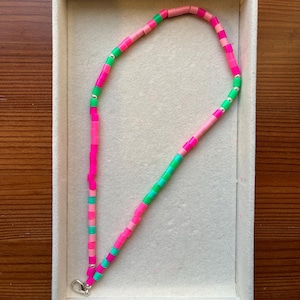 Cinturino per telefono con perline, cinturino per telefono fatto a mano, cinturino da polso per telefono, accessorio di moda, accessorio per telefono, accessorio tecnologico, accessorio colorato