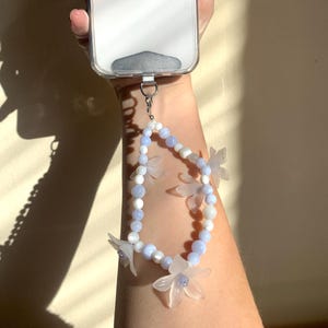 Correa para teléfono con cuentas de nácar y encaje azul, correa para teléfono hecha a mano, correa para teléfono con dije floral, accesorio para teléfono semiprecioso