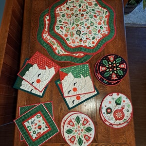 7 Piece Riley Blake Design - Quilted Holiday Table Décor