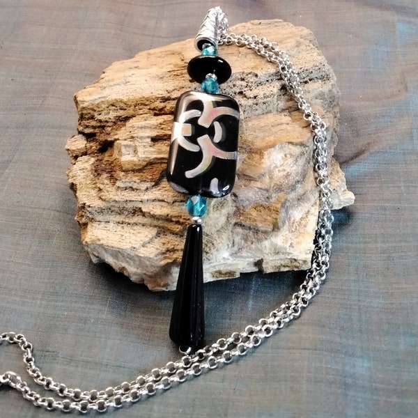 The "Tempting", Y necklace with a pendant made from a black Gablonz glass tablet, blue faceted glass beads, black glass beads