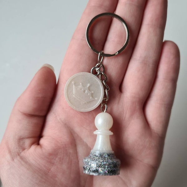 Chess & Checkers keychain. With pawn + checker stone