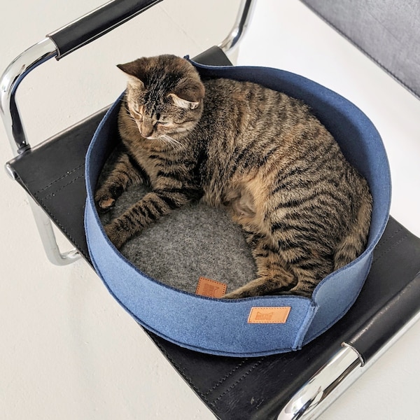 Felt cat nest  - multiple colors / Modern washable cat bed/ Gift for cat lovers / Made of felt derived from the recycling of plastic bottles