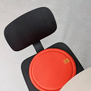 Round chair cushions in orange color - 40 or 50 cm / Machine-washable thin felt seat pads for dinning chairs or outdoor chairs