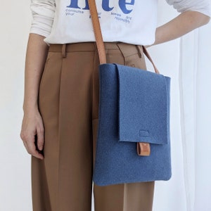 Felt crossbody bag - multiple colors / Unisex messenger bag / Medium size casual bag / Made of recycled felt