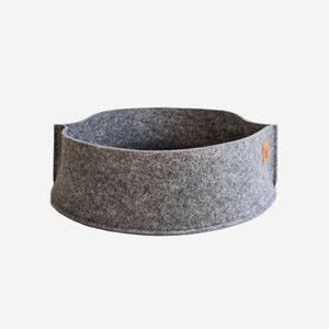 Washable cat bed / Warm felt cat nest / Modern cat bed/ Gift for cat lovers / Made of felt derived from the recycling of plastic bottles