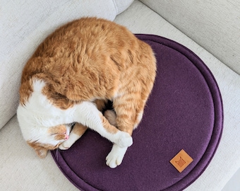 Méridienne ronde moderne pour animaux de compagnie / Lit pour chat en feutre / Coussin rond en feutre / 2 tailles : 40 et 50 cm de diamètre / Cadeau parfait pour les amoureux des chats