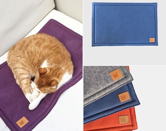 Cat daybed / Felt mat for cat's daily nap on the sofa, chairs or windowsills - multiple colors / Crate pad / Portable travel mat for cats