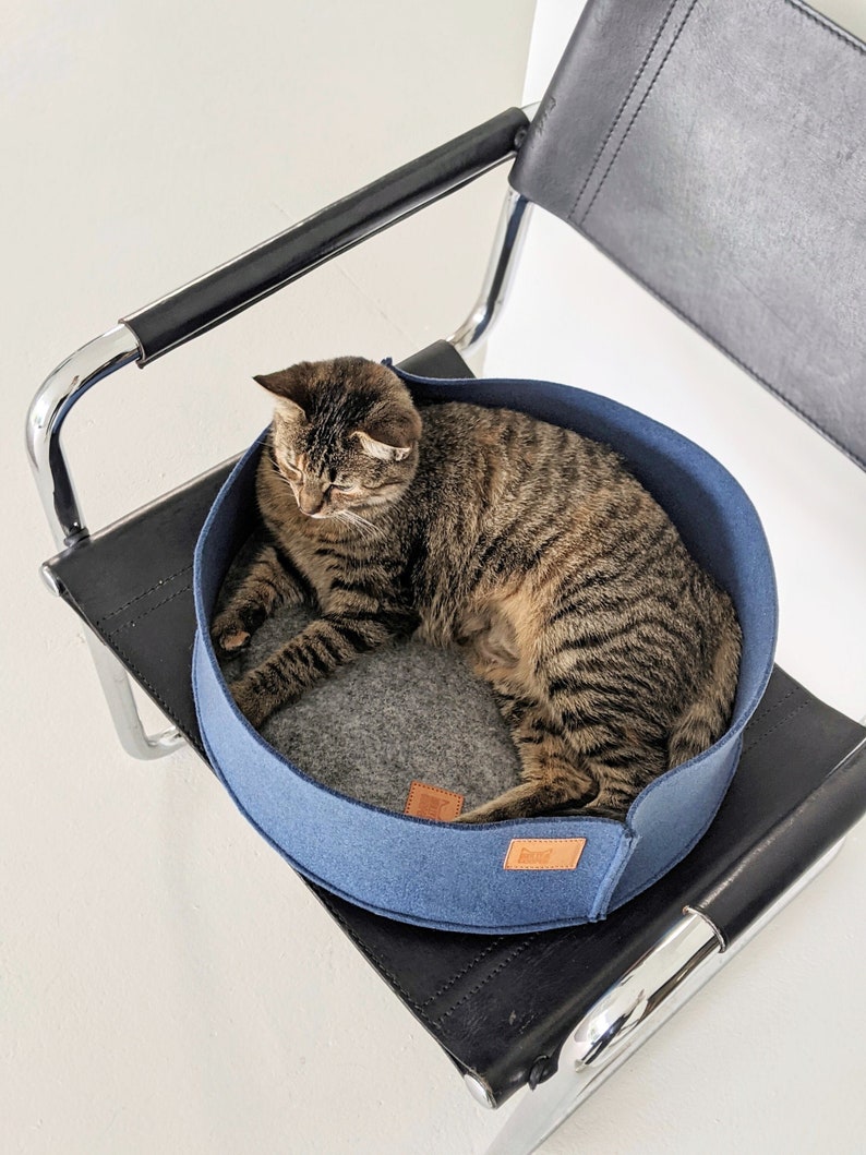 Washable cat bed / Warm felt cat nest / Modern cat bed/ Gift for cat lovers / Made of felt derived from the recycling of plastic bottles