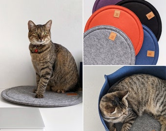 Modern round day bed for pets/ Felt cat bed / Round felt cushion / 2 sizes: 40 and 50 cm diameter / Perfect gift for cat lovers