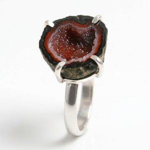 Anillo hecho a mano de plata de ley 925 maciza con geoda de Tabasco natural. Regalo para ella, cumpleaños, boda o Día de la Madre. Ayuda a curar caries.