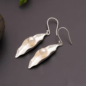 925 Sterling Silver Pearl Earrings – Handmade Leaf Dangle Drop Earrings for Women – Natural Freshwater Pearl Jewellery Gift