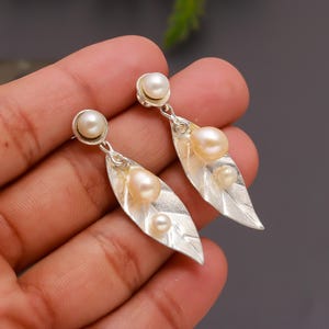 925 Sterling Silver Pearl Leaf Earrings – Handmade Freshwater Pearl Dangle Earrings Gift – Nature Inspired Bridal Jewellery for Women