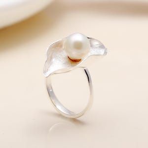 Pearl Flower Ring – Solid 925 Sterling Silver Floral Ring, Dainty Pearl Jewelry, Nature-Inspired Handmade Gift, June Birthstone Ring For Her