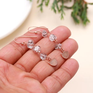 Orecchini in argento con diamanti grezzi, orecchini con pietra portafortuna di aprile, orecchini con diamanti Herkimer grezzi, orecchini minimalisti, regalo per damigella d&#39;onore.