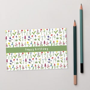 Cartão postal de feliz aniversário com flores silvestres, papelaria de flores | Cottagecore floral 4x6, impressão, presentes de aniversário exclusivos para ela