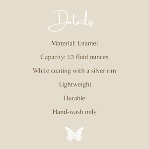 Puede incluir: Un gr&aacute;fico informativo beige con el texto Details, Material: Enamel, Capacity: 12 fluid ounces, White coating with a silver rim, Lightweight, Durable, Hand-wash only, y un peque&ntilde;o icono de mariposa blanca en la parte inferior.