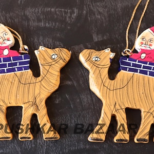 Cammello con Babbo Natale, ornamento natalizio, ornamento in cartapesta fatto a mano, regalo di Natale, ornamento dipinto a mano del Kashmir, decorazione per la casa Boho appesa