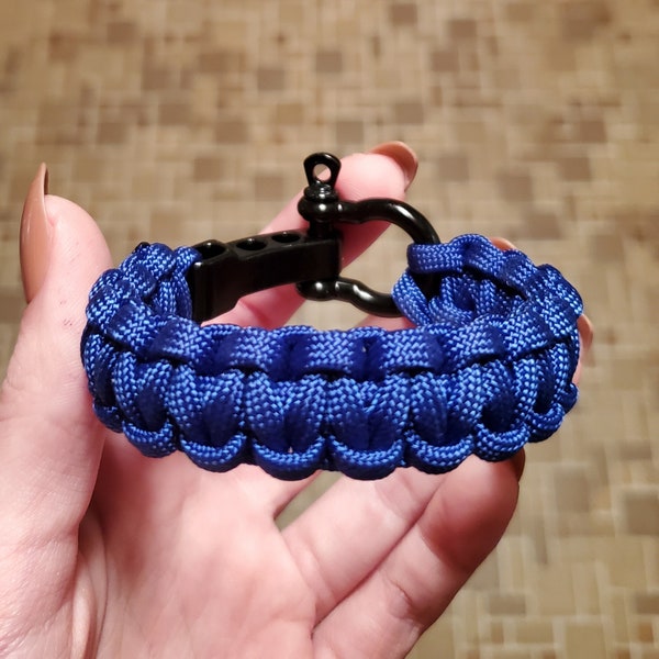 Cobra Paracord Bracelet with Shackle Closure