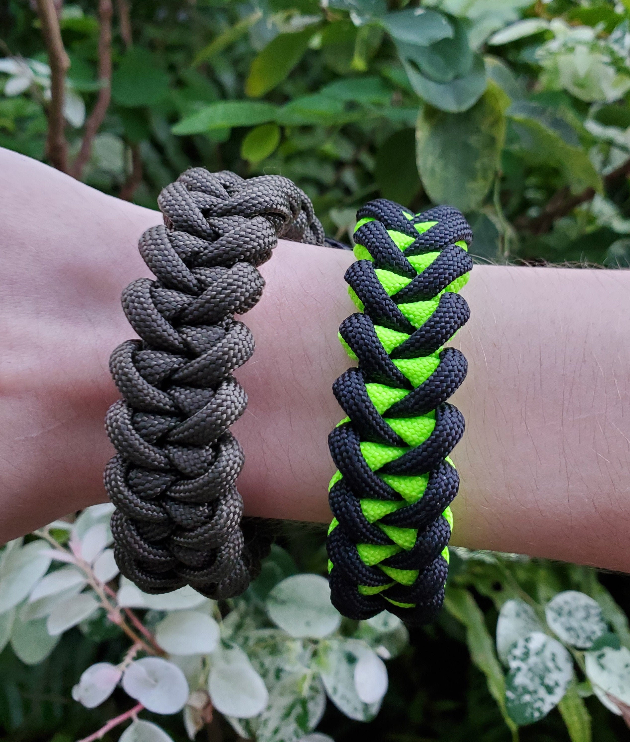 Shark Jawbone Paracord Bracelet -  Canada