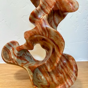 Studie für Sudwest Serie-Moderne Abstrakte Stein Skulptur-Wüstenrot Alabaster