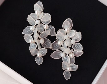 Boucles d'oreilles florales, boucles d'oreilles en perles florales, boucles d'oreilles de mariée florales, boucles d'oreilles de mariée perles et fleurs, boucles d'oreilles fleurs de mariée, boucles d'oreilles mariée bohème