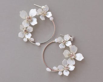Bridal flower earrings,Boho bride earrings, Floral earrings, Floral hoop earrings, Floral bridal earrings, Pearl and flower earrings bridal