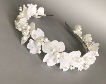Floral tiara, Floral headband wedding, Bridal headband floral, Bridal flower crown, Pearl headband, White flower crown, Floral headpiece