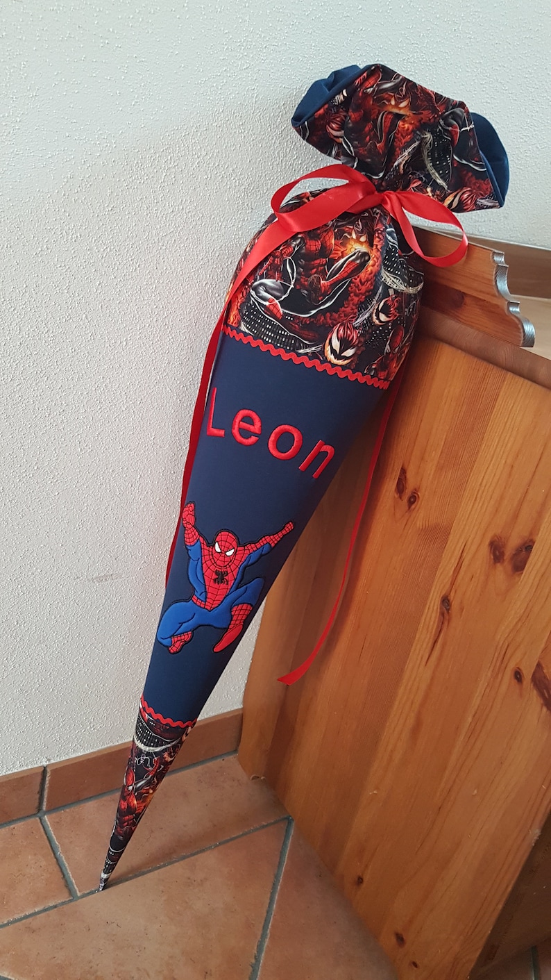 Spiderman-Schultüte genäht aus Sweatstoffen, Zuckertüte zum Kissen, Avengers Bild 2