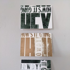 Cartolina d'auguri tipografica Hello Howdy