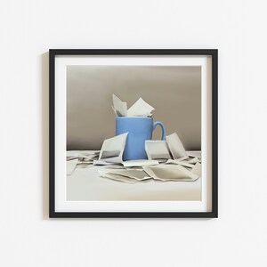Giclée Kunstdruck, ungerahmt, ‚Tea Time‘, Teetasse überfüllt mit Teebeuteln