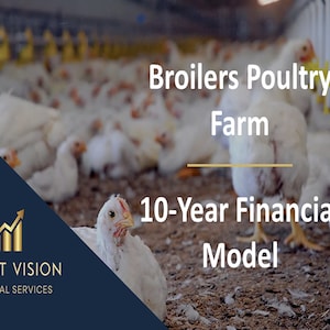 Puede incluir: Un modelo financiero de 10 años para una granja avícola de pollos de engorde. La imagen muestra un grupo de pollos blancos en un establo con comederos amarillos. El texto "Broilers Poultry Farm" y "10-Year Financial Model" se muestra en letras doradas sobre un fondo azul oscuro.