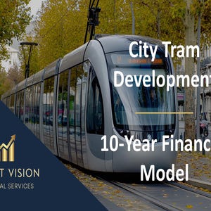 Puede incluir: Un moderno tranvía plateado recorre una calle de la ciudad bordeada de árboles. El texto "City Tram Development 10-Year Financial Model" se muestra en la imagen. Un logotipo de Profit Vision Financial Services se encuentra en la esquina inferior izquierda.