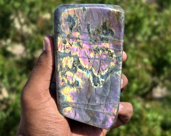 Cristal de labradorita rosa púrpura de 5 pulgadas, forma irregular / Piedra pulida brillante para la intuición y la limpieza del aura.