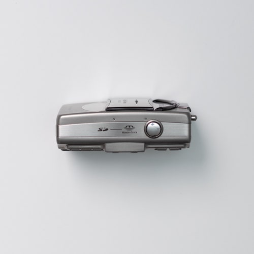 Konica Digital shops Revio KD-310Z Compact Camera 3.3 Megapixel
