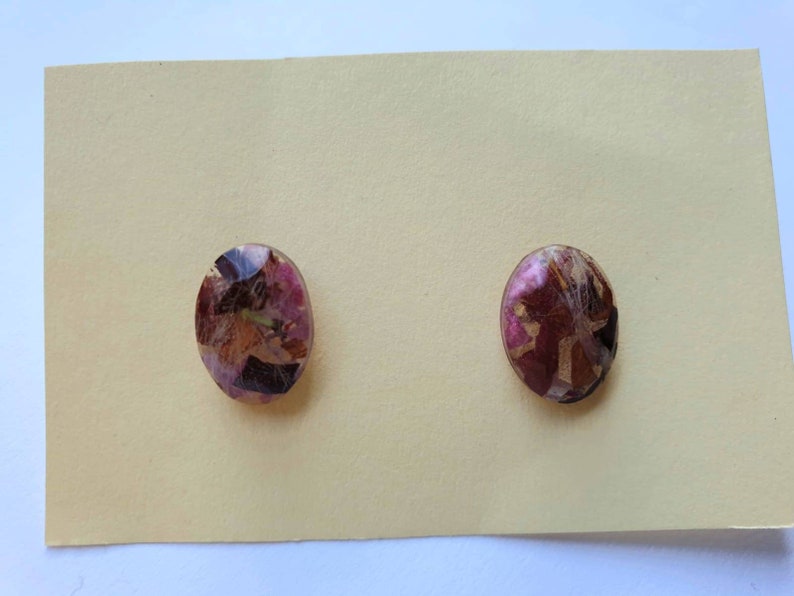 silver 925 ; made of epoxy resin Studearrings with real flowers