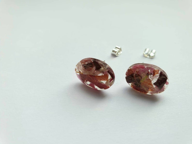silver 925 ; made of epoxy resin Studearrings with real flowers