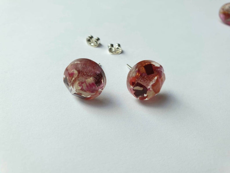 silver 925 ; made of epoxy resin Studearrings with real flowers
