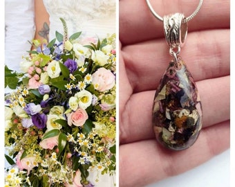 Brautstraußschmuck; Anhänger aus den Blüten deines Brautstraußes mit einer Kette; handgefertigt in Epoxidharz; Hochzeitsblumen