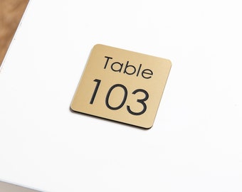 Placa Cuadrada Grabada - Número de Mesa Personalizado para Restaurantes con Diseño Moderno
